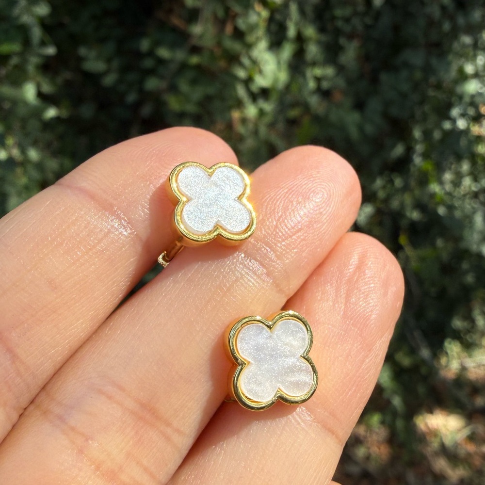 Elegant Gold and White Pendant Earrings - Picture 5 of 7